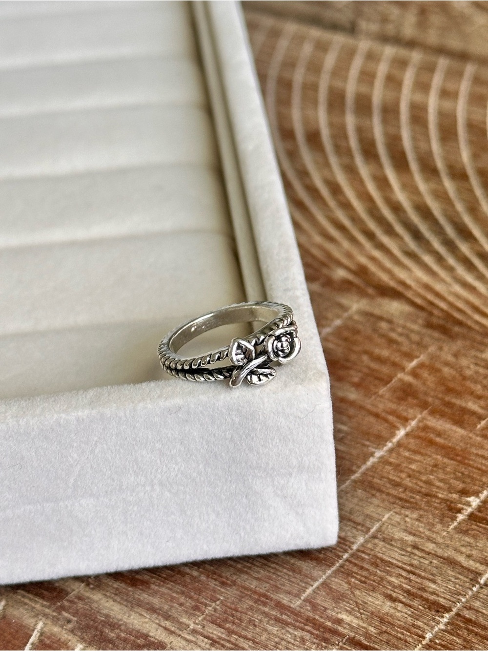 Vintage Silver Rose Twist Ring - Picture 4 of 6